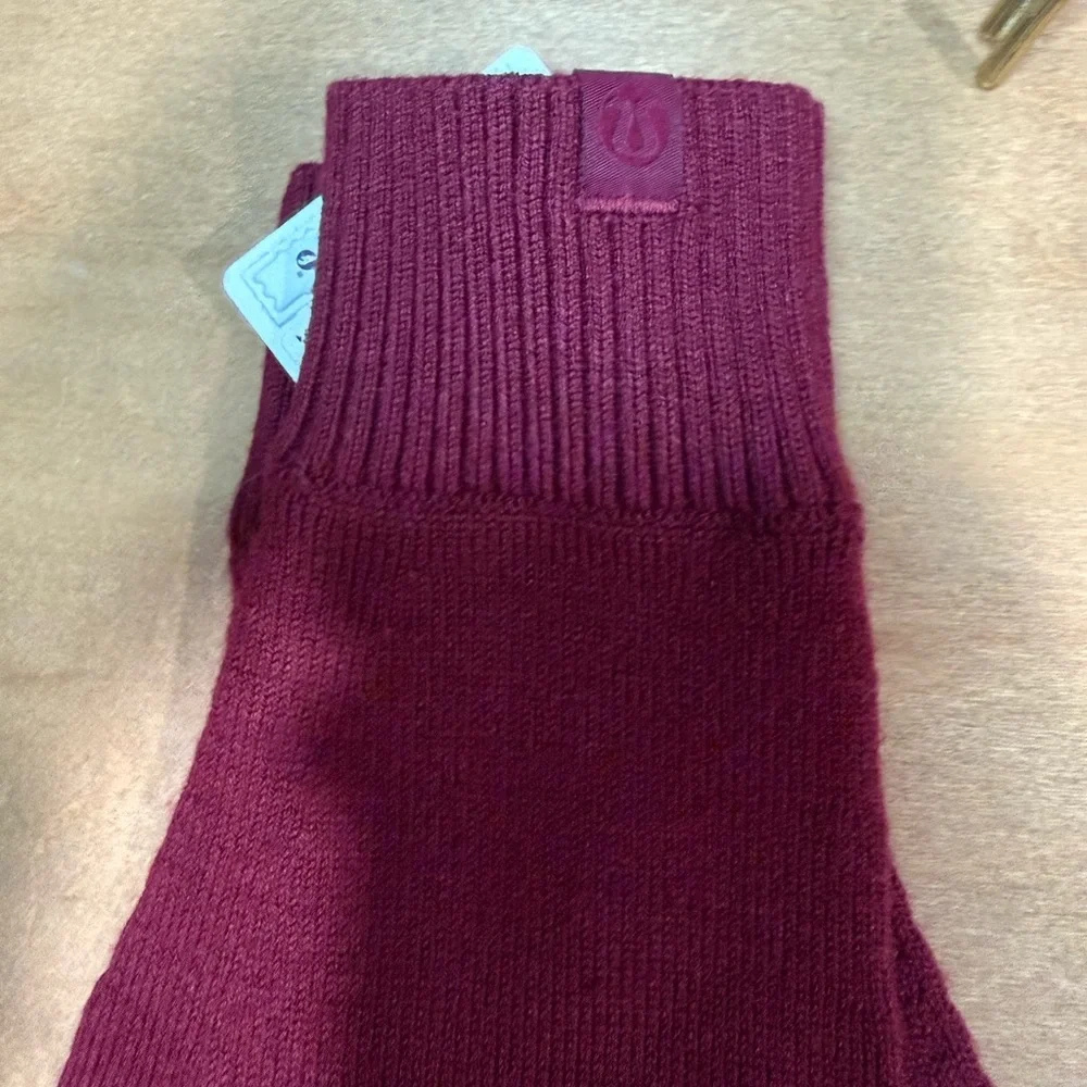 Lululemon Womens Warm Revelation Gloves size XL NWT